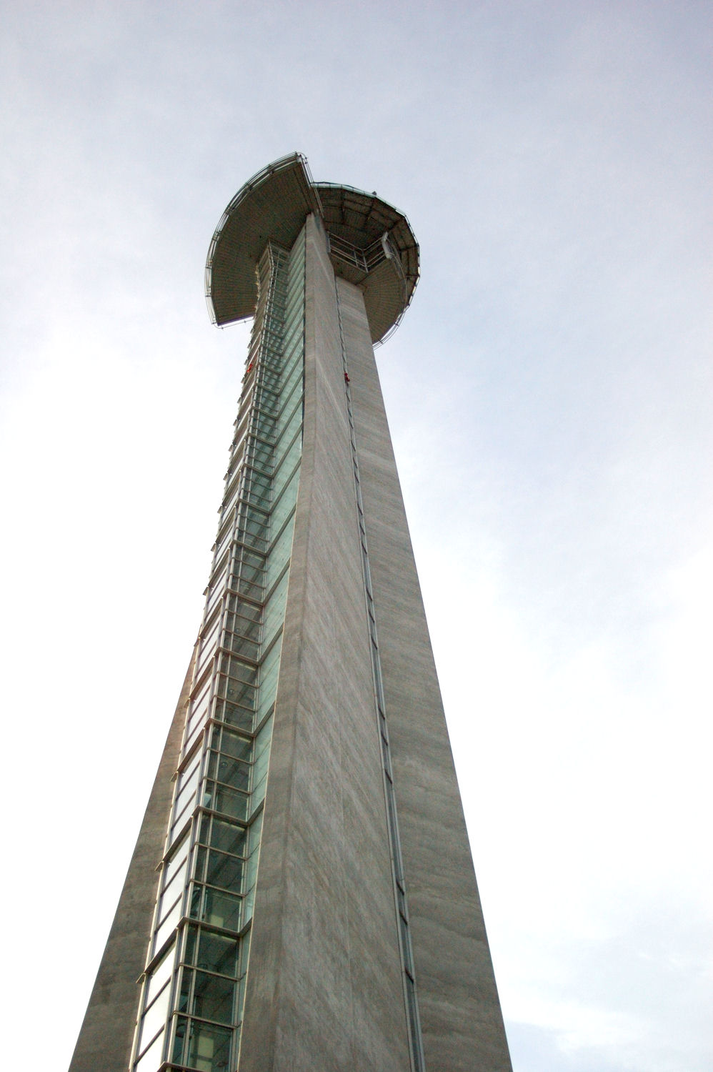 Tower at Oslo Airport. Photo: Pål Stagnes