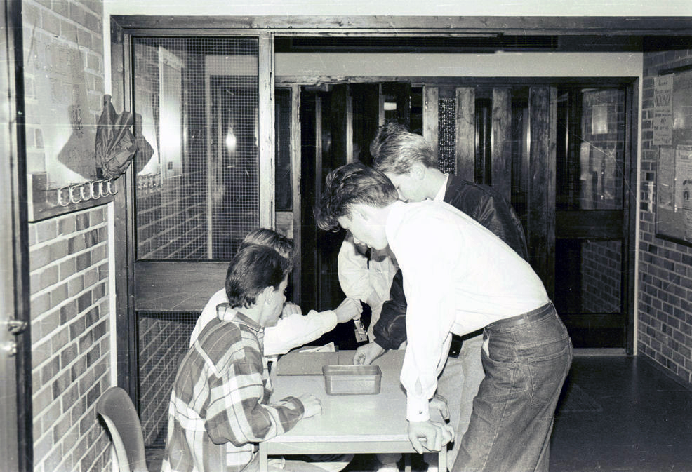 Skoleball Åndalsnes Ungdomsskole 1990. Foto: Pål Stagnes